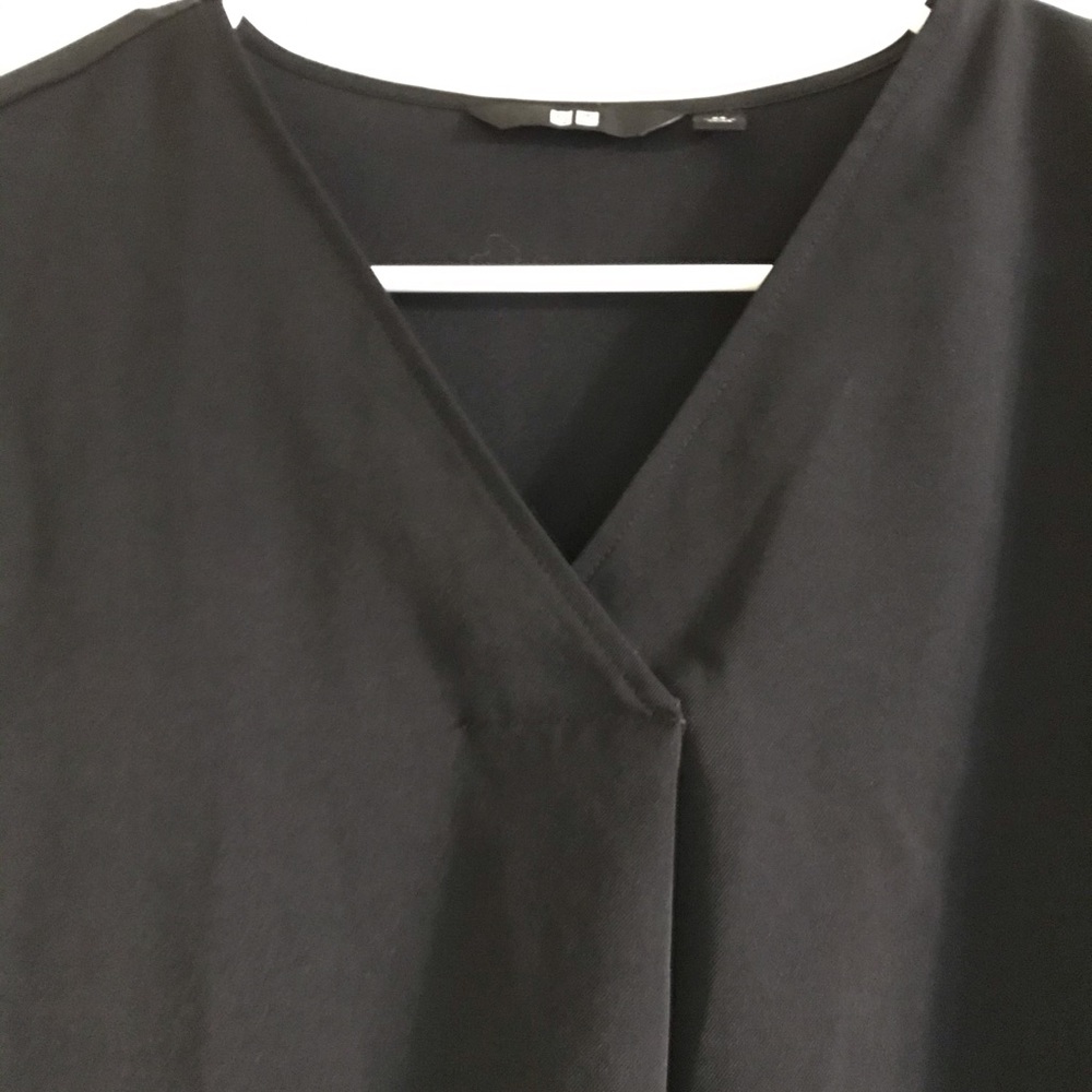 Uniqlo XS boxy black rayon blouse